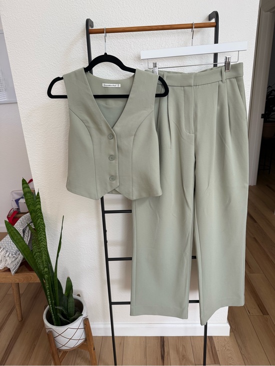 Abercrombie & Fitch Pants - Abercrombie & Fitch Sloane Tailored Pant & Vest